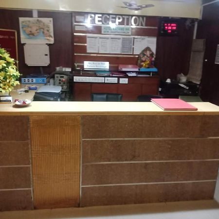 Hotel Kadamb Inn Ahmadabad Zewnętrze zdjęcie